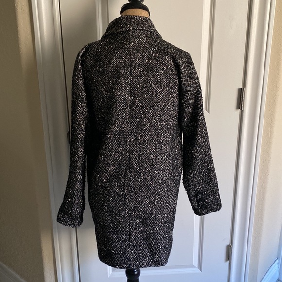 Extras, Black and white coat - Picture 2 of 2